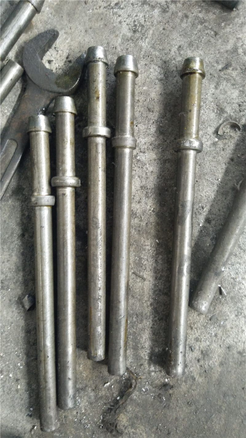 Auto mobile exhaust pipe hanging support bolt made by Two Die Three Blow Special Parts Heading Machine